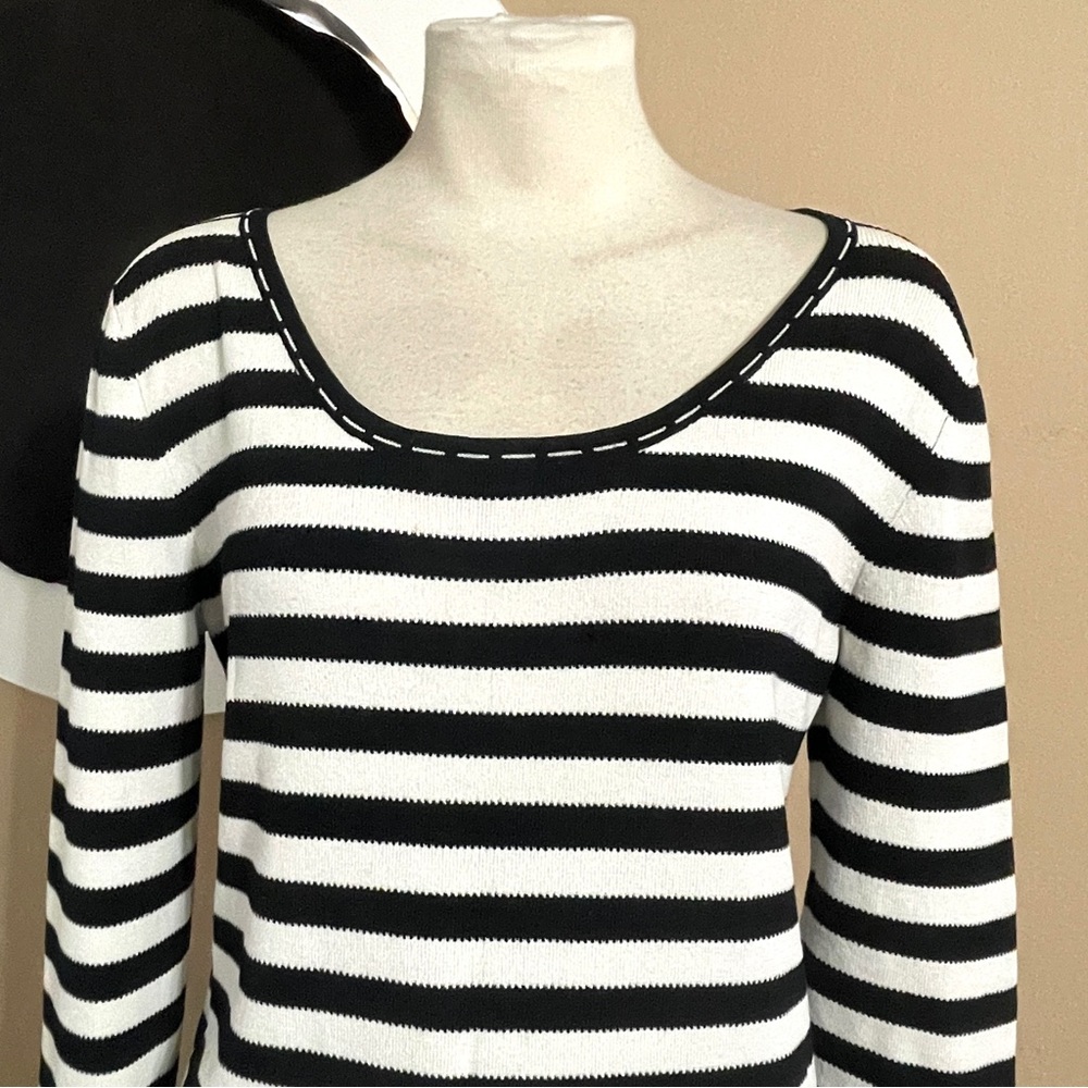 White & Black Boxy Knit Top Round Collar Faux Stitch Detail M/L Stretch - Picture 4 of 9